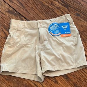 NWT Columbia Women’s Khaki Shorts